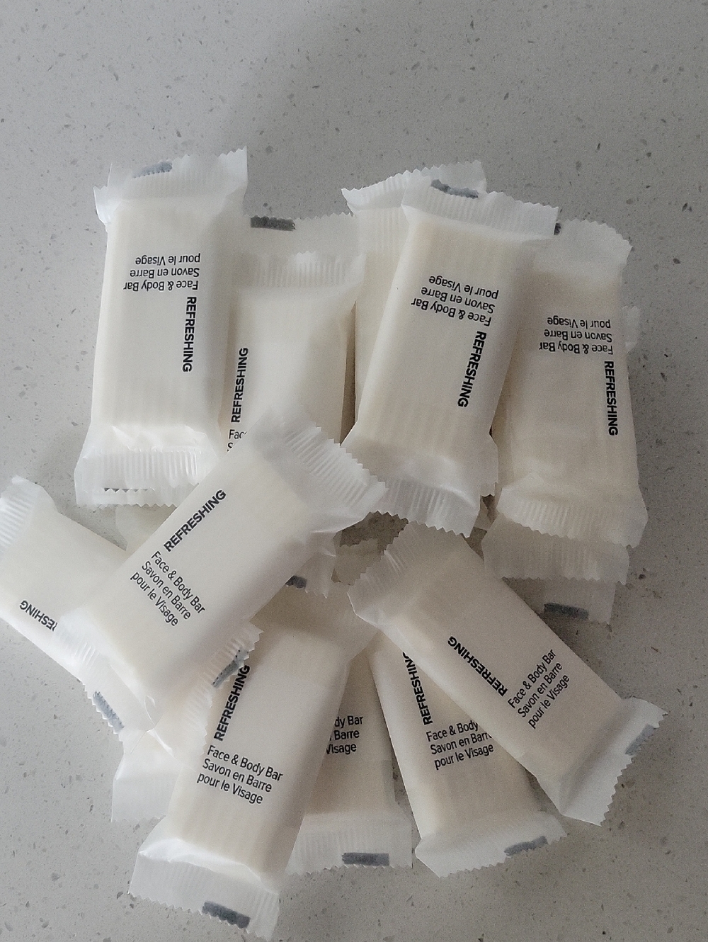 Refresh Face & Body Bar Soap - White Individually Wrapped Travel Bars Lot Of 25